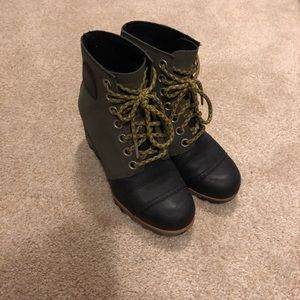 Sorel Waterproof Wedge Boots, sz 6.5 fit like 7